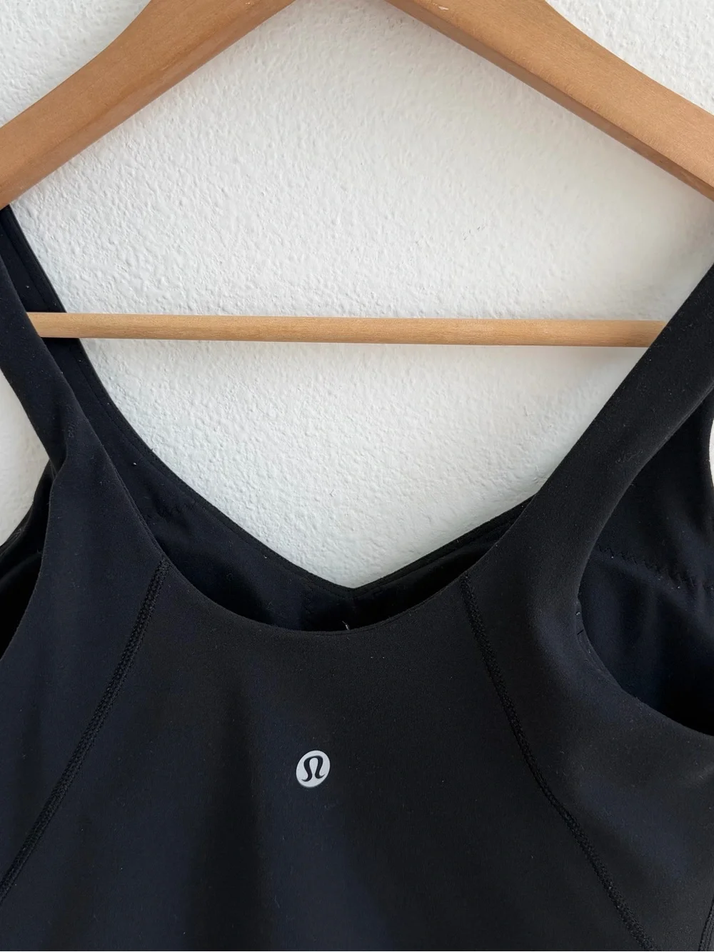 Lululemon Black Cropped Tank Top Size 4 Scoop Neck Workout Yoga